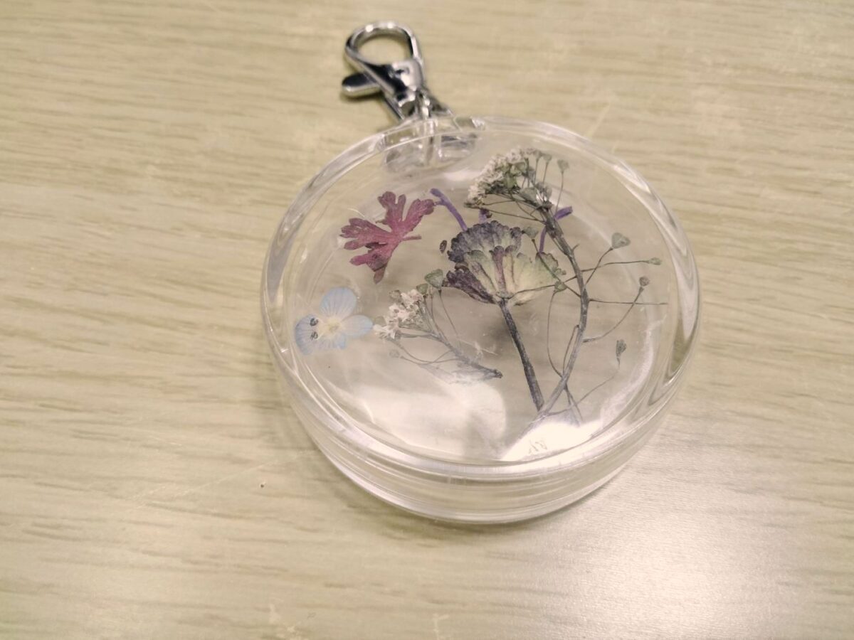 押し花キーホルダーダイソー